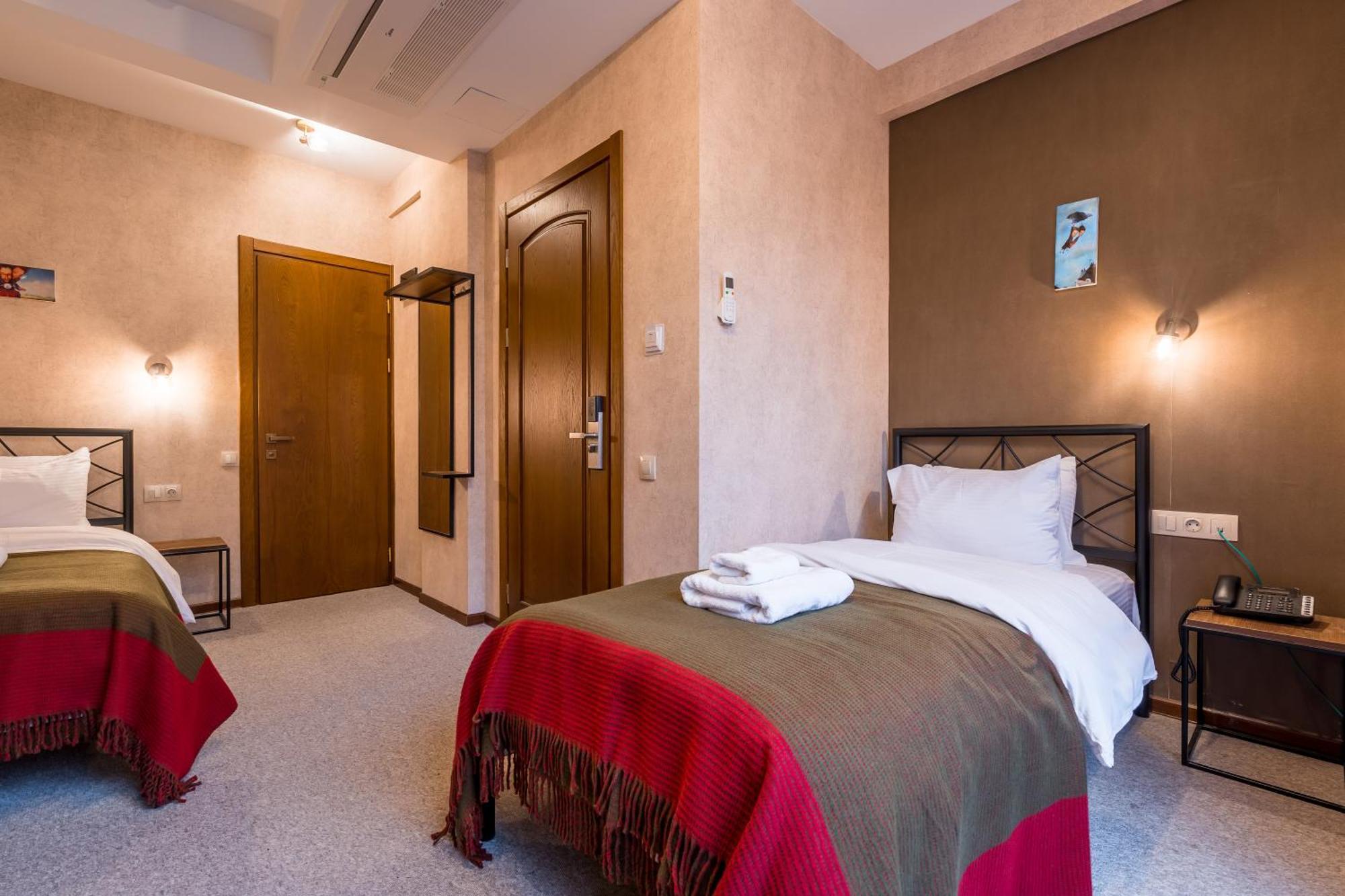 Green Inn Hotel Tbilisi Buitenkant foto