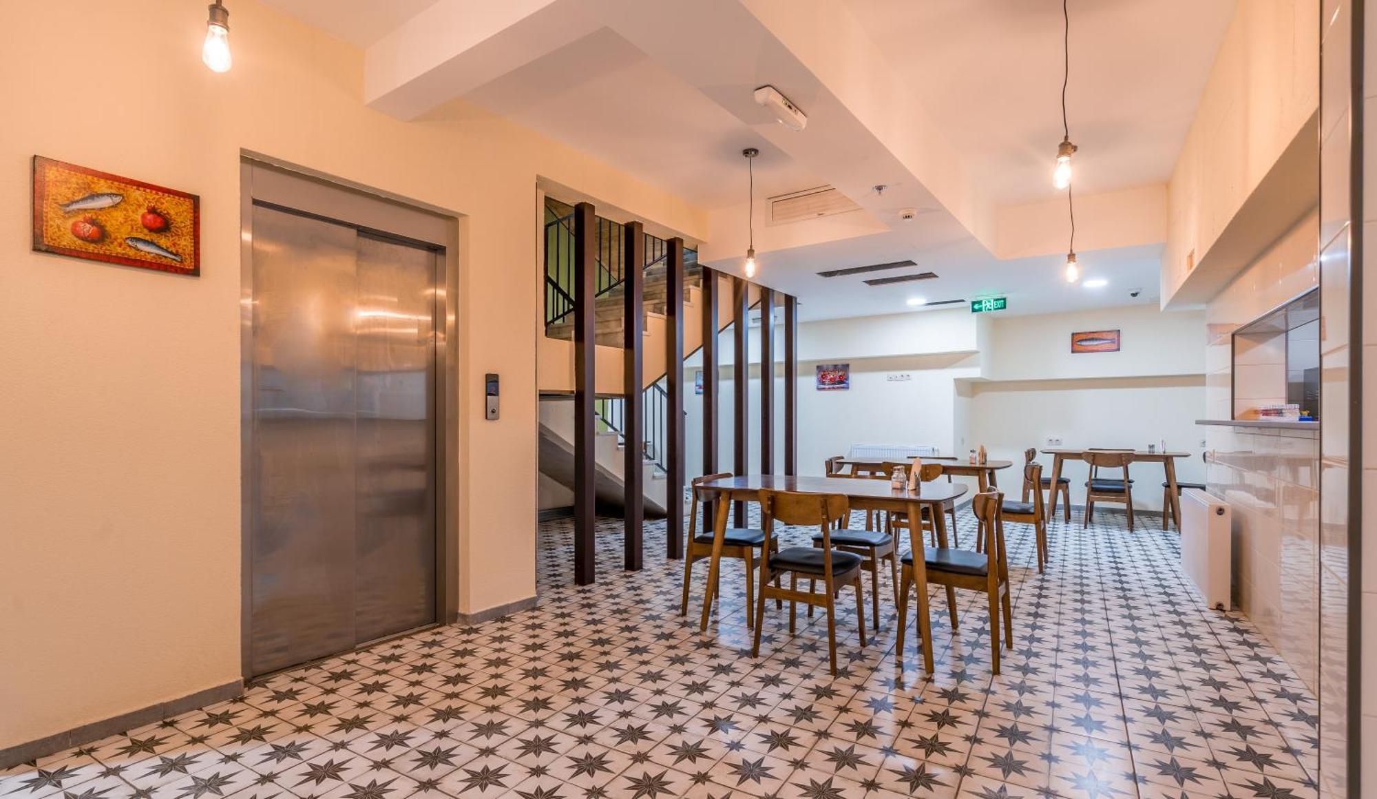 Green Inn Hotel Tbilisi Buitenkant foto
