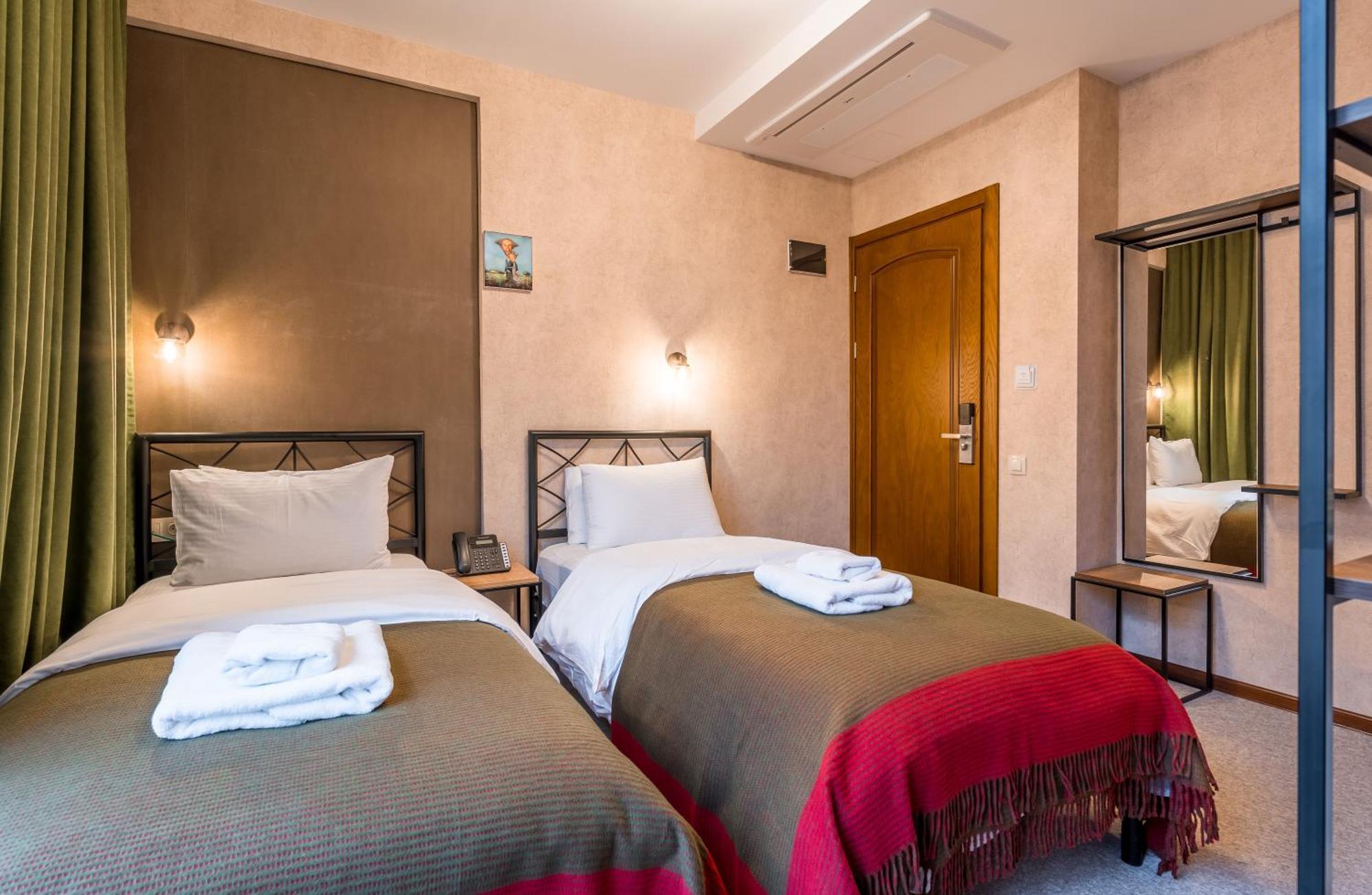 Green Inn Hotel Tbilisi Buitenkant foto