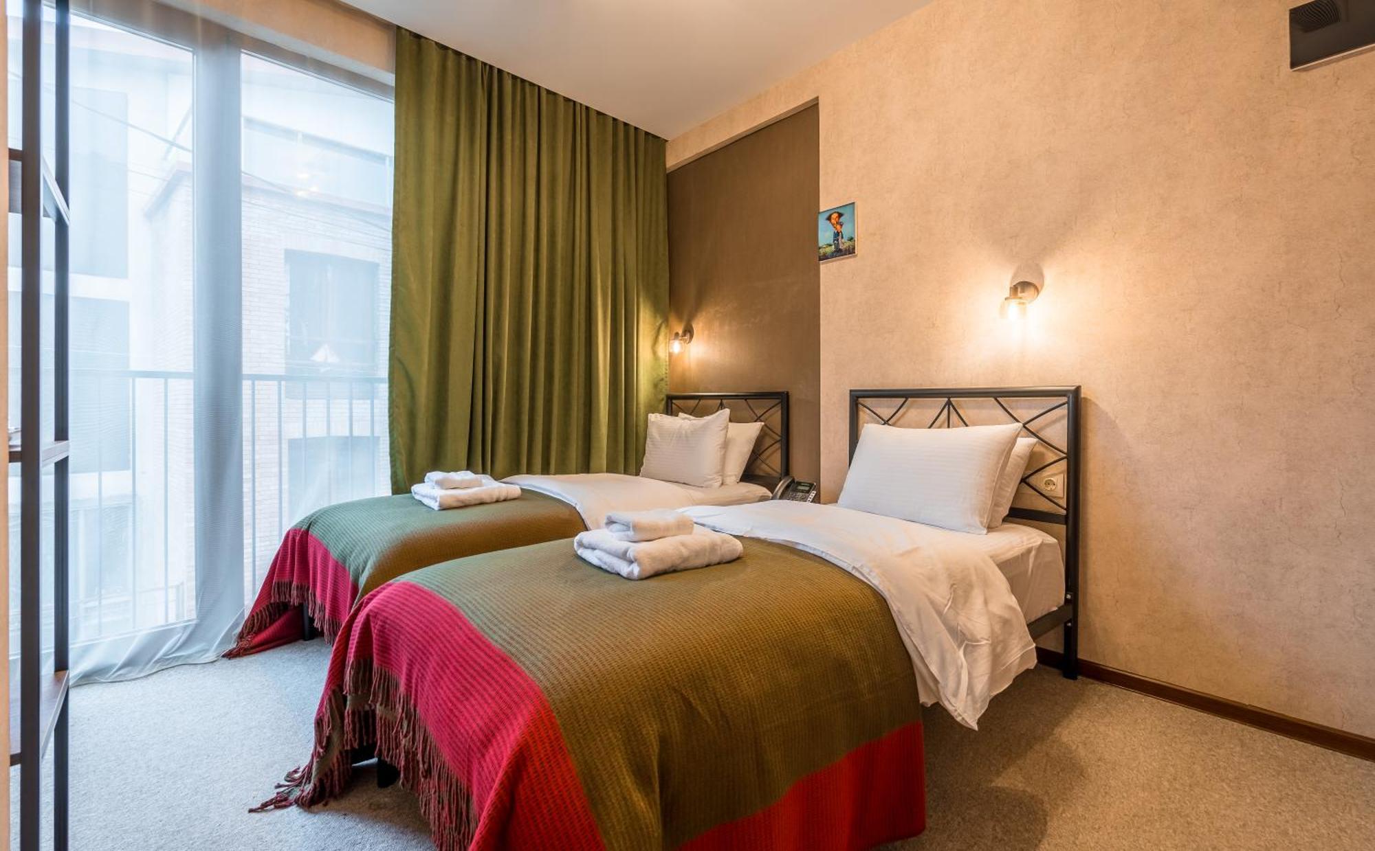 Green Inn Hotel Tbilisi Buitenkant foto