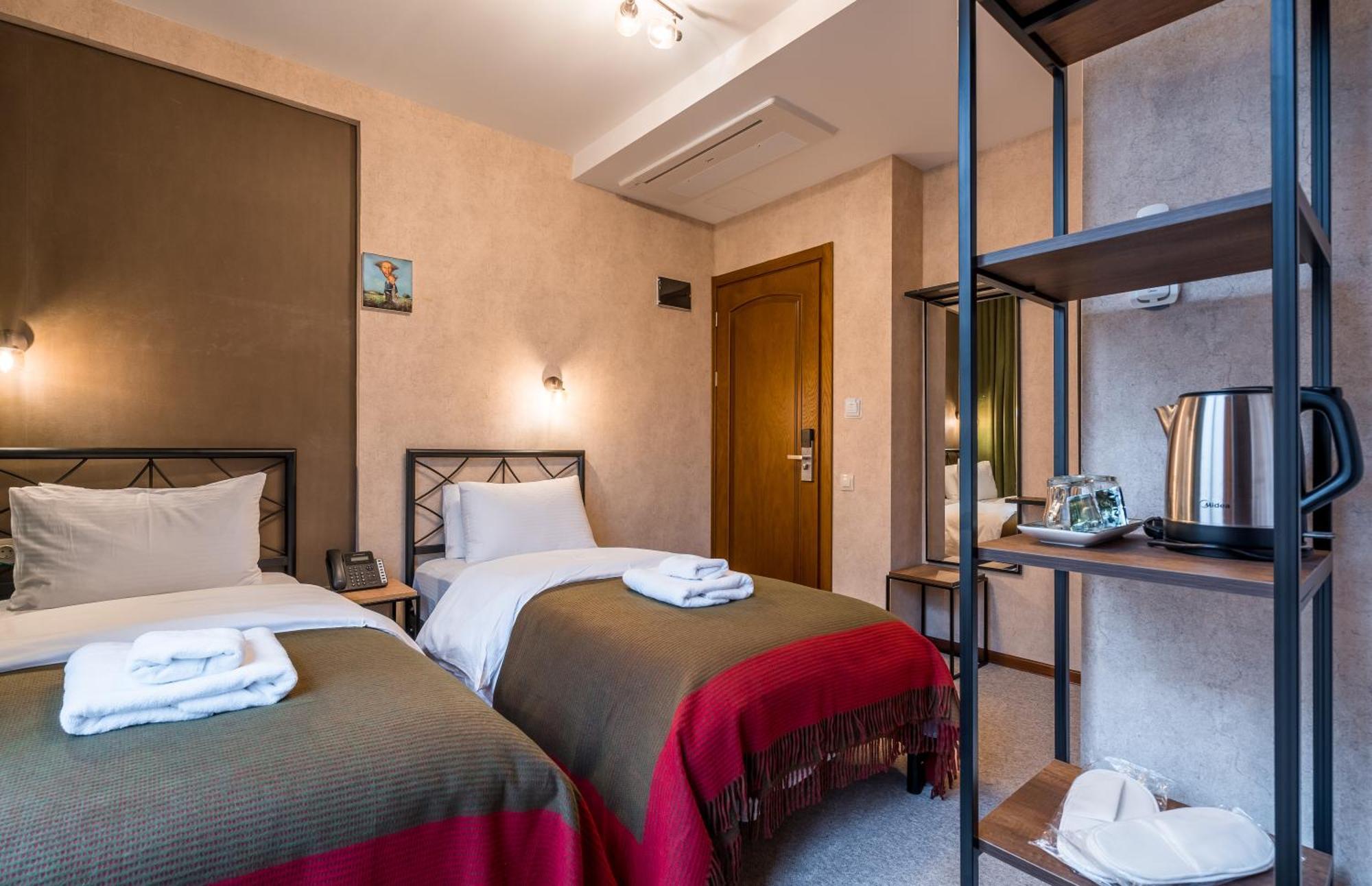 Green Inn Hotel Tbilisi Buitenkant foto