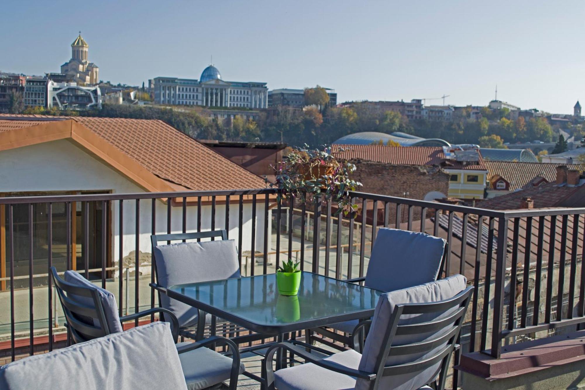 Green Inn Hotel Tbilisi Buitenkant foto