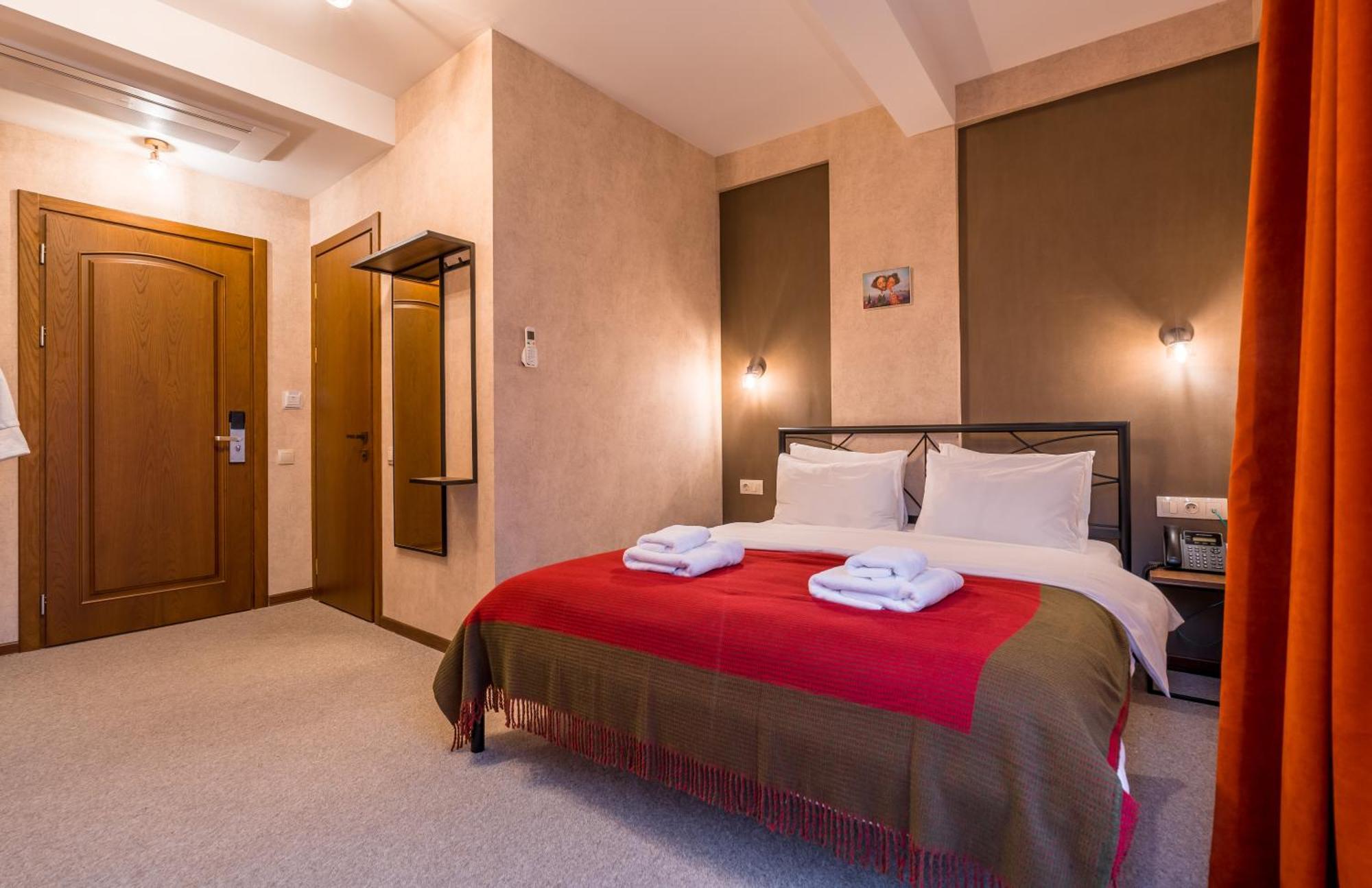 Green Inn Hotel Tbilisi Buitenkant foto