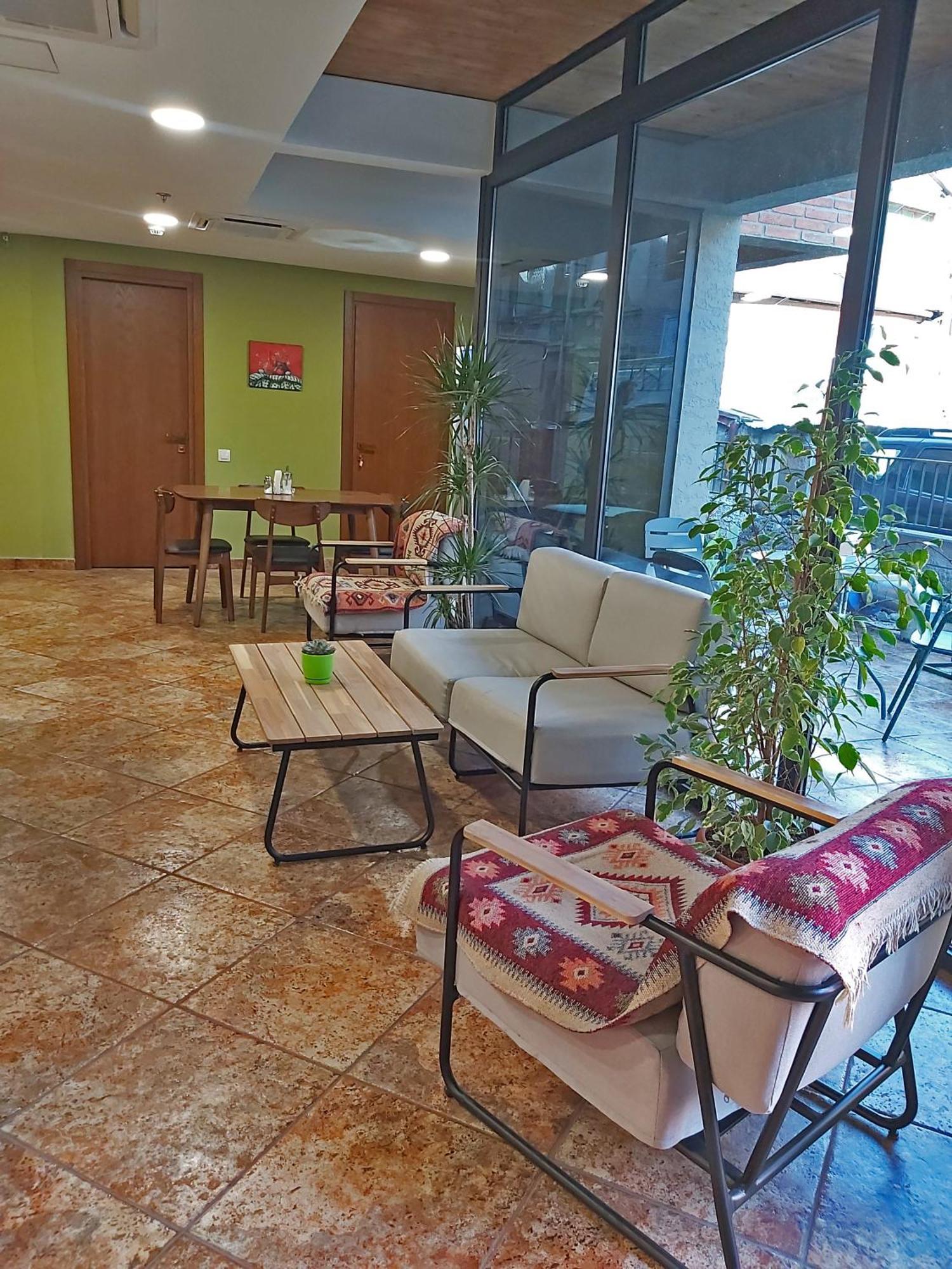 Green Inn Hotel Tbilisi Buitenkant foto