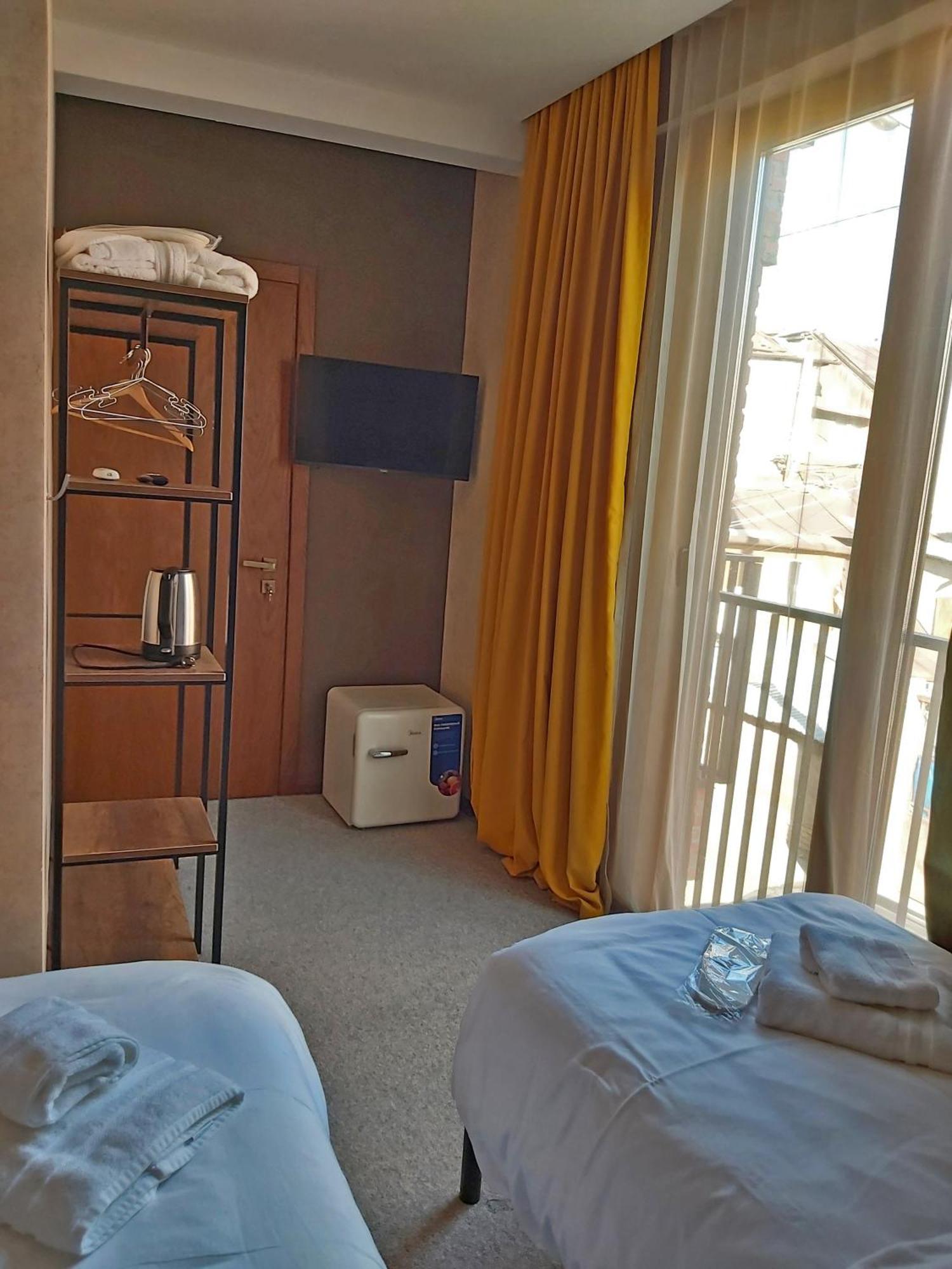 Green Inn Hotel Tbilisi Buitenkant foto